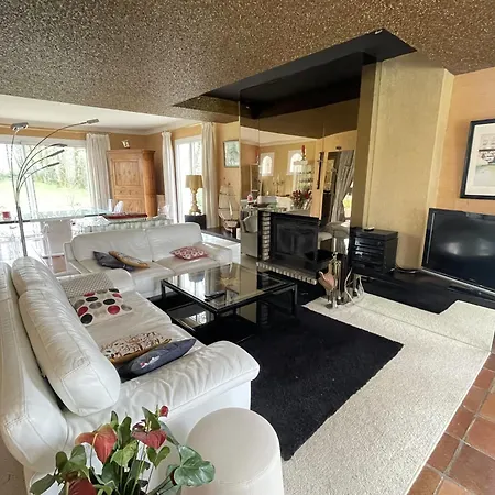 Beau Soleil-piscine Chauffee Interieure Et Sauna Le Cellier