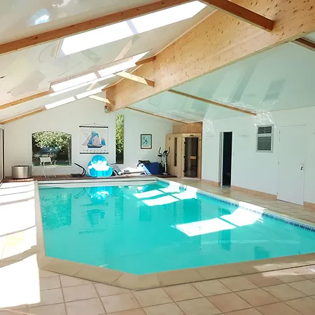 Beau Soleil-piscine Chauffee Interieure Et Sauna