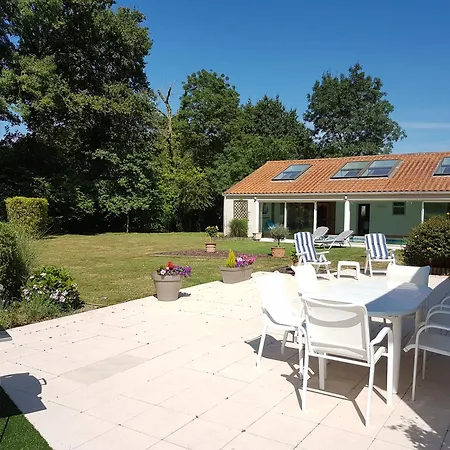 Feriehus Beau Soleil-piscine Chauffee Interieure Et Sauna