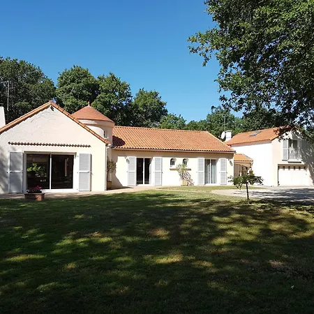 Beau Soleil-piscine Chauffee Interieure Et Sauna * Le Cellier