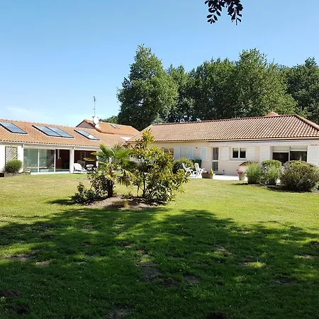 Beau Soleil-piscine Chauffee Interieure Et Sauna Le Cellier