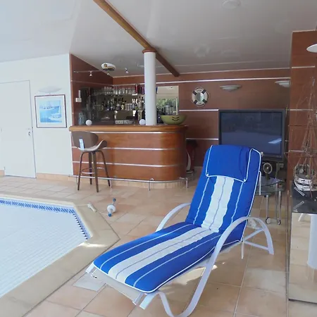 Beau Soleil-piscine Chauffee Interieure Et Sauna Le Cellier