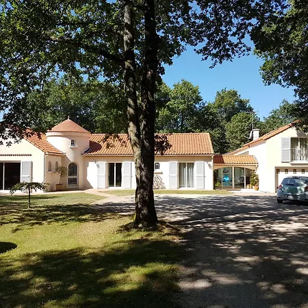 Beau Soleil-piscine Chauffee Interieure Et Sauna Сasa de vacaciones