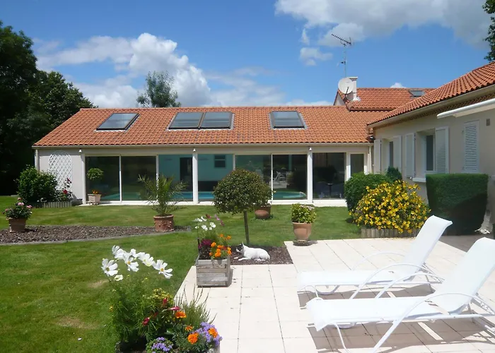 Beau Soleil-piscine Chauffee Interieure Et Sauna * Le Cellier