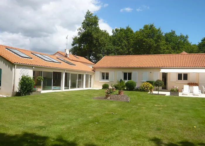 Casa de Férias Beau Soleil-piscine Chauffee Interieure Et Sauna