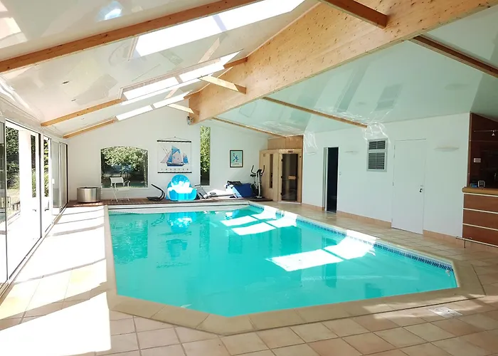 Beau Soleil-piscine Chauffee Interieure Et Sauna