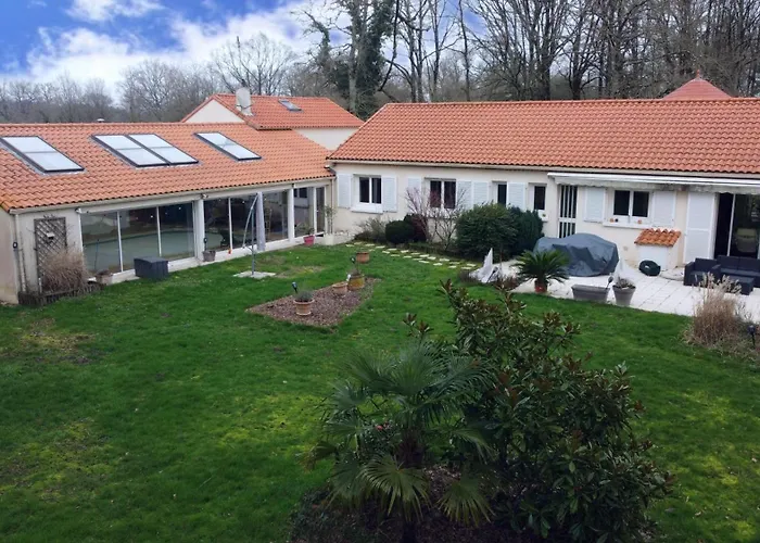 Casa de Férias Beau Soleil-piscine Chauffee Interieure Et Sauna Le Cellier