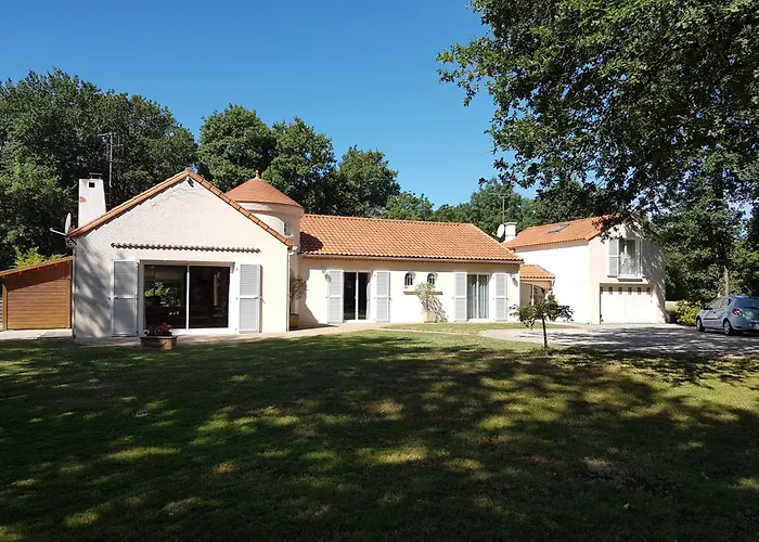 Beau Soleil-piscine Chauffee Interieure Et Sauna * Le Cellier