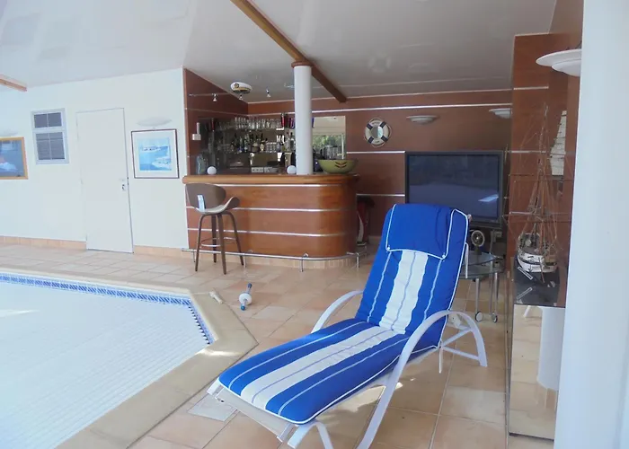 Beau Soleil-piscine Chauffee Interieure Et Sauna Le Cellier